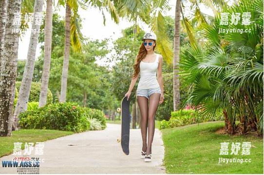 “一起”练瑜伽，其实是你旁观我练...爱丝的图片等你下载。