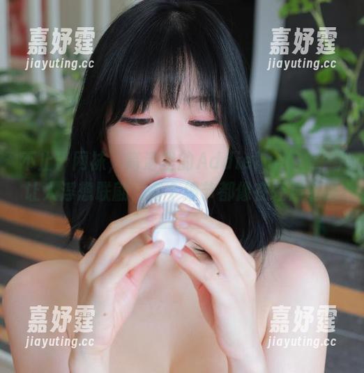 不止于网袜，高清里的Addielyn(에디린)让人浮想联翩，每个细节都像在轻声私语。