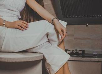 GIRLT果团网 – 憧憬与捉摸，尹意纯私拍的泳衣作品，别让水太冰！