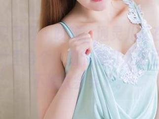 GIRLT果团网 – 咳咳，通灵儿又在展示短裙，照片里每个小细节都引人注目，不得不说太会穿了。