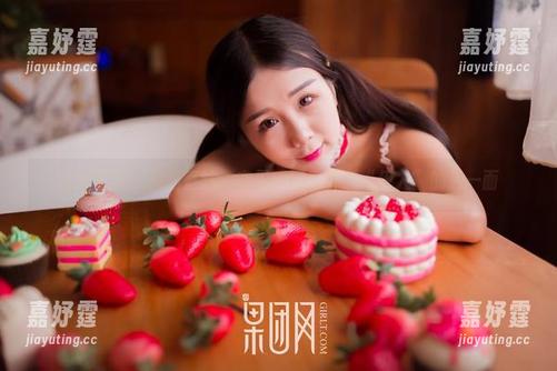 水中嬉戏，原图直达：在果团网发现那“伊人”的另一面
