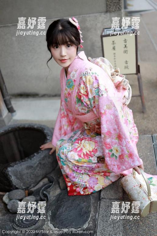 MFStar模范学院 - 当Emily顾奈奈酱戴上眼镜，瞬间无圣光的魔力，没准这也是她的作品秘籍？