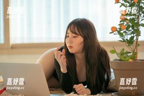 哈哈，MyuA(뮤아)的皮衣真让人牙疼，但这波无圣光美图承包了我的眼球！