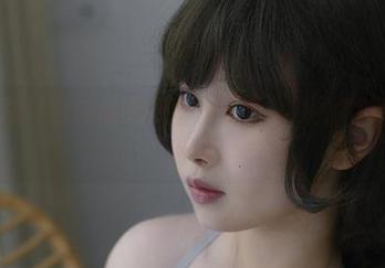 PAKI草莓酱与你的距离：短裤私拍图集的吸引力解码