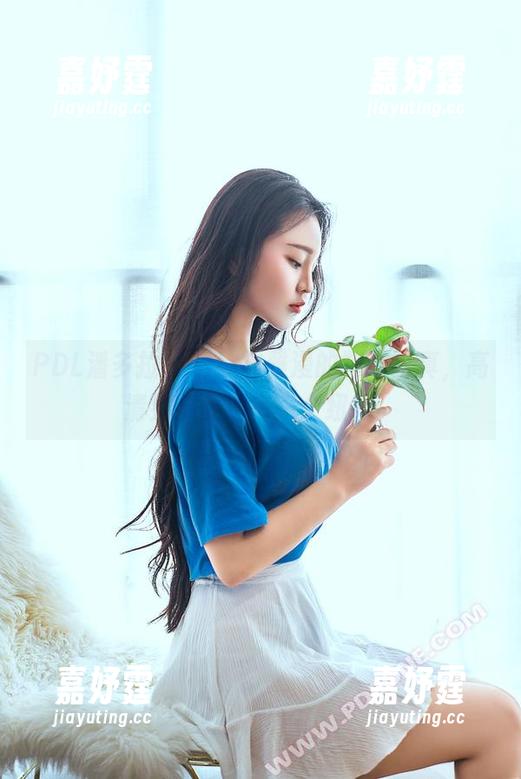 PDL潘多拉 - 看！陈雅漫的制服写真，高清到能数清每一个纽扣。
