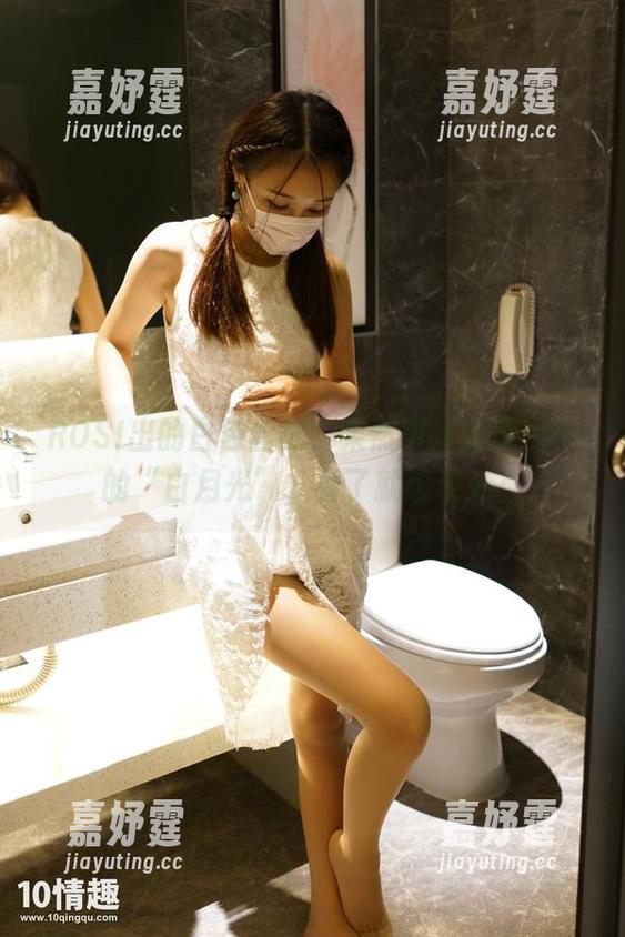 ROSI出的白色丝袜,果然不愧是美图中的“白月光”,看了就想更多。 ROSI出的白色丝袜,果然不愧是美图中的“白月光”,看了就想更多。