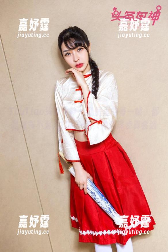 TouTiao头条女神 - 私房里的每一帧，都是秘书不为人知的一面，神琦泽步真会选角。