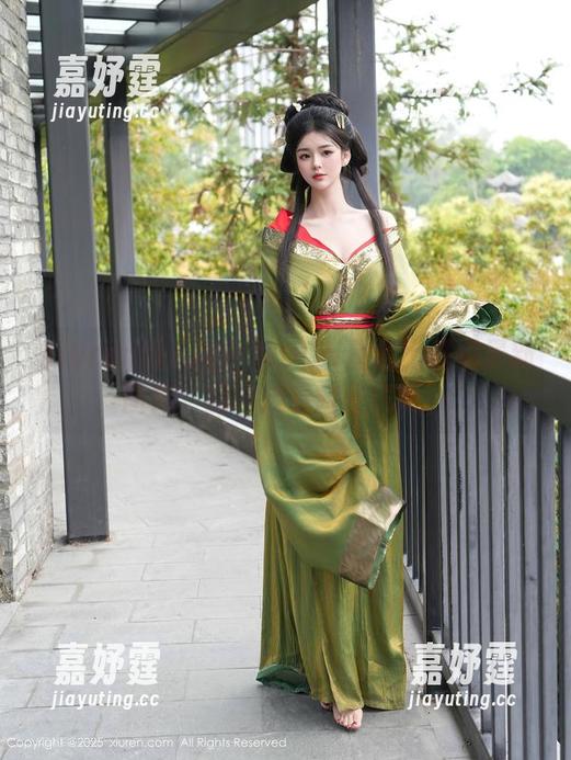 Xiuren秀人网 - MOON嘉依比基尼最新图库：我咋越看越生气呢…