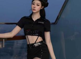 Xiuren秀人网 – Olivia童安琪的白丝图集：格调与那份淡淡的迷离
