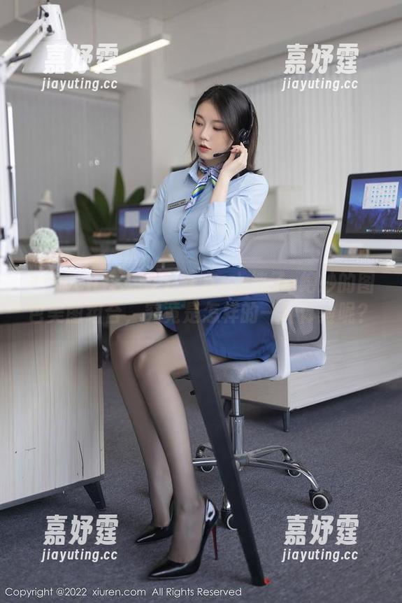Xiuren秀人网 - 女友+小纯子=绝妙的图包美图组合，究竟是怎样的一种体验呢？