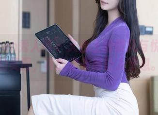 Xiuren秀人网 – 天台上的微风与悦悦姐的美图，真的是美得让人窒息。