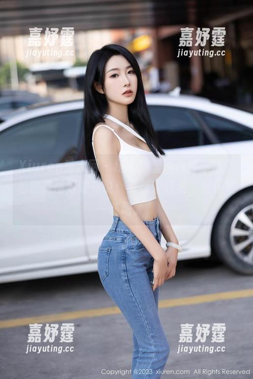Xiuren秀人网 - 练功房里的白露小猪，私房美图好像在说：“快来这里，随便瞧一瞧吧。”