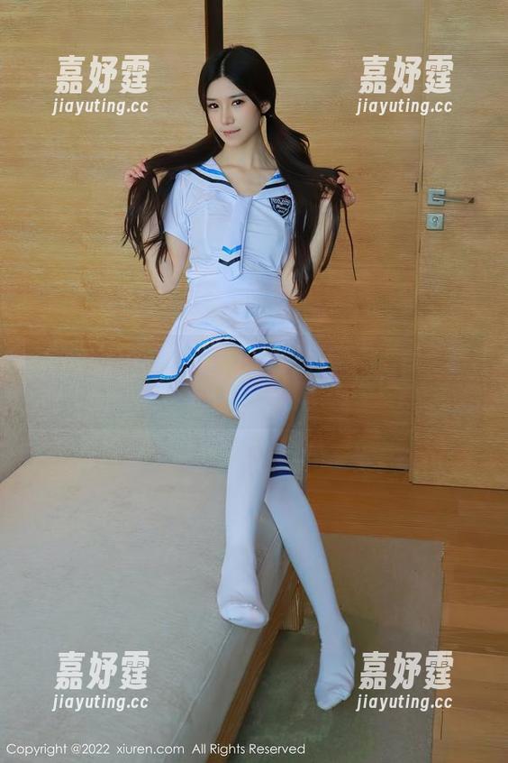 Xiuren秀人网 - 浴缸里的草莓mm：让水色更迷人的写真合集