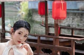 Xiuren秀人网 – 蕊蕊ruirui的私拍图集：海边放飞自我的时刻，随意且真实