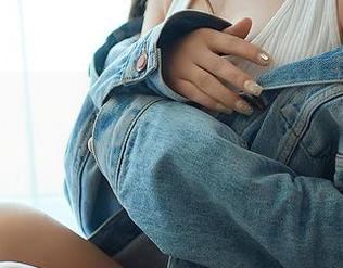 YouMi尤蜜荟 – 这些定制瑜伽图片，Yomi悠蜜也是拼了，想必是练得不可开交。