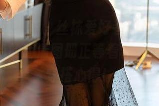 YouMi尤蜜荟 – 丝袜爱好者们看过来，娜娜TINA的高清图册正等着你，快来聊聊穿搭心得！