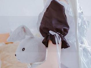 贼厉害，coser衣衣的高清写真让我重拾初音韶华的记忆，脑海里全是黄昏的味道。