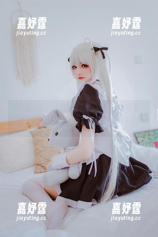 贼厉害，coser衣衣的高清写真让我重拾初音韶华的记忆，脑海里全是黄昏的味道。