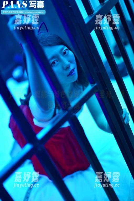 pans - 微妮与粉色的对话，无圣光、原图一览无遗。