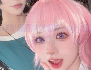 偷走眼球的黑猫妹妹和Wendy的睫毛太有戏了！