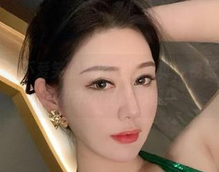 微密圈 – 不爱笑的赛琳在线写真，视觉刺激这词根本不足以形容！