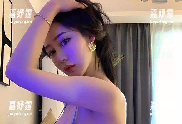 微密圈 - 不爱笑的赛琳的裸足图册：探寻那隐匿在脚趾间的小确幸，有些微妙，却又不自禁想要一窥究竟。