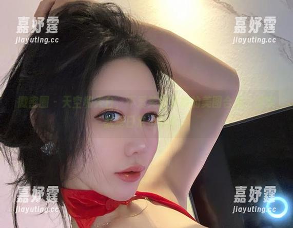 微密圈 - 天空和天台，不爱笑的赛琳的美图合集，其实就是日常小确幸。