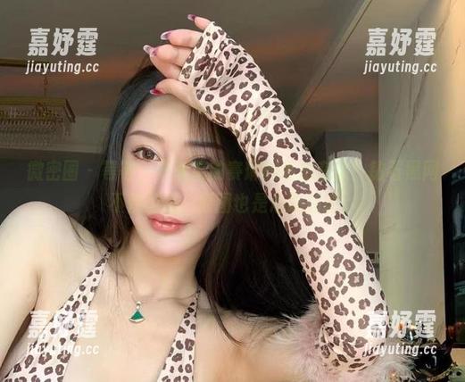 微密圈 - 等等，不爱笑的赛琳的私拍在这！钻石黑网不仅闪亮，原图也是心跳加速。