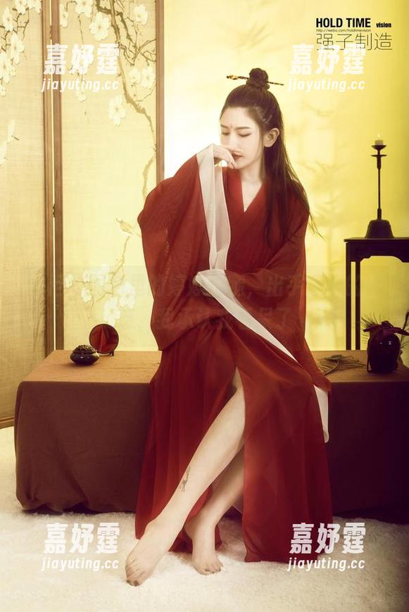 丽柜 - 图包里的婷婷长腿，出乎意料的诱惑，我承认我看呆了