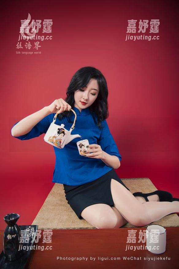 丽柜 - 尔尔瑜伽精选：腹肌锻炼到隔壁邻居都在关注，我快成网红了！