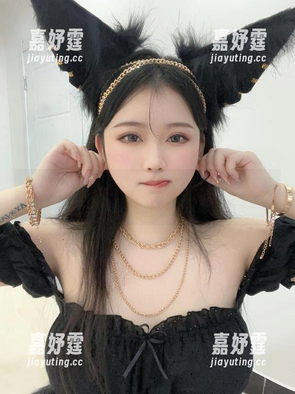 依依超级懒和她的皮衣在淹没一片美图中的独特气质,真让人没想到! 依依超级懒和她的皮衣在淹没一片美图中的独特气质,真让人没想到!