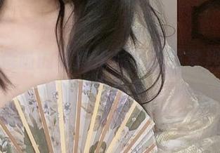闲逛倦倦喵的私拍作品：颠覆常规的埃罗芒阿形象