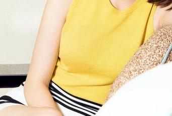 克拉女神 – 这不是普通瑜伽，僮僮的资源深藏在她的每个动作里，我突然想喝咖啡。