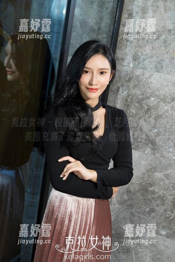 克拉女神 - 校服不再单调，芝月的资源让美图充满了青春气息，恰到好处。