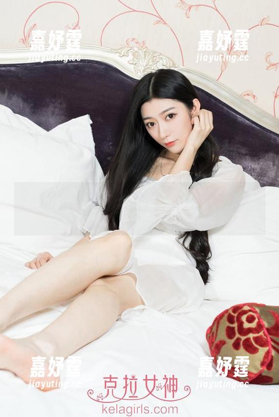 克拉女神 - 图集来啦：钟淇黑丝班级大合照，腿部平均学历直线上升！