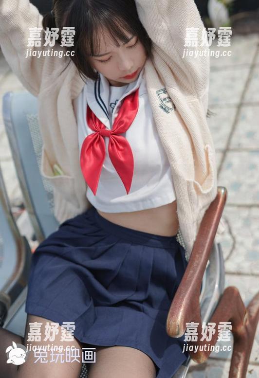 好吧，承认了，兔玩映画的爱宕高雄写真集更新让我又想停留多看几眼。