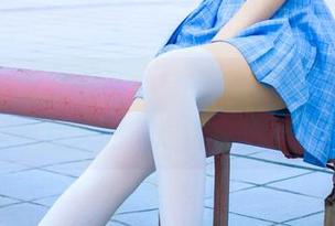 分享兔玩映画最新：穿绿T恤的少女，好像整个夏天的气息都在她身上！