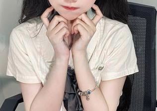 观看大肉丸Amiee的女王写真，感觉自己都快变成平民了！