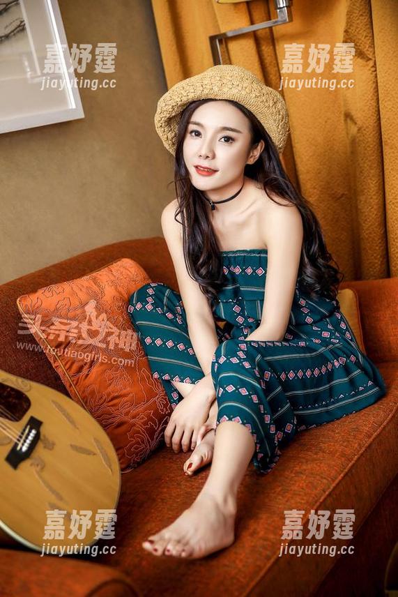 头条女神 - 周熙妍：学姐，原图刚发，别让我一口水喷出去啊！