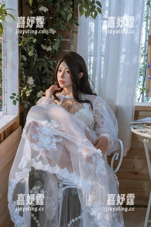 奈汐酱Nice的最新cos，棕色透明女仆，这造型也是醉了啊…