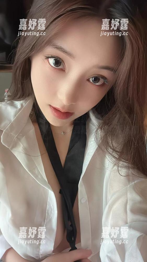 微密圈 - 这...就叫女王级别的气场吗？奶雯的精选图片，估计我再也不会搭配衣服了。