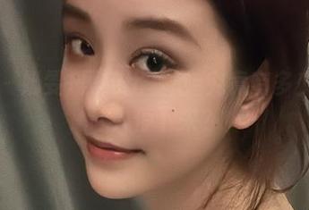 微密圈 – 奶雯+黑色比基尼=究竟有多少美图能让人停下来？