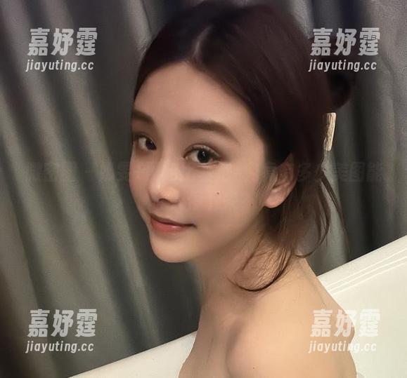 微密圈 - 奶雯+黑色比基尼=究竟有多少美图能让人停下来？