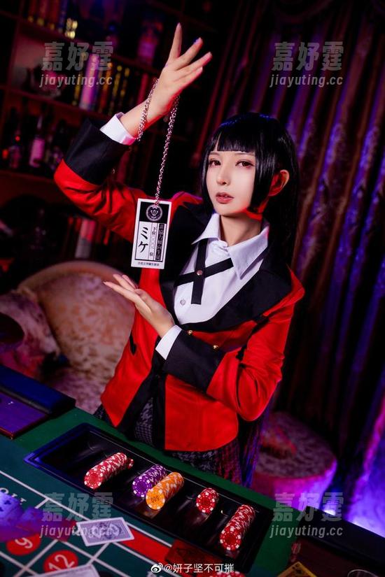提起妍子坚不可摧，我只想说——这礼服图集，你们准备好被喂吃醋了吗？