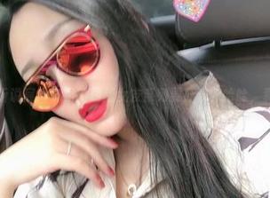 微密圈 – 听说宸大小姐的最新女友系列要分享？哈哈，真有意思！