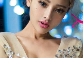 尤果网 – 然后你会看到杨果果穿上定制和服，叮咚一下，图片瞬间完美！