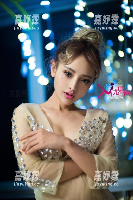 尤果网 - 然后你会看到杨果果穿上定制和服，叮咚一下，图片瞬间完美！