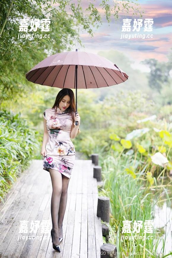 尤蜜荟 - 看周妍希镂空作品的时候，我的眼睛和脑袋又开始“泡汤”了，原图，来吧！