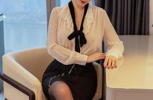 尤蜜荟 – 左冰Queen的原图，听说里面藏着不小的“秘密”，penassoapparently…
