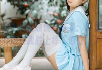幼水铃衣的最新瑜伽写真集：家里猫看完后开始在我脸上练“倒立”了？